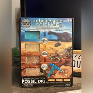 Unbelievable Science: Earth Excavation Fossil Dig Kit
